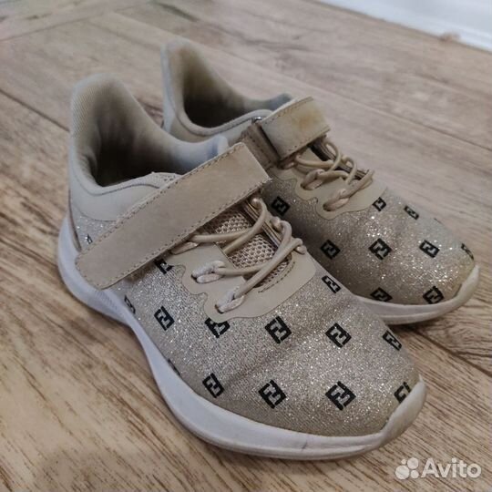 Кроссовки для девочки