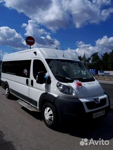 17 местные микроавтобусы. Снять микроавтобус водителем. Микроавтобус мерседес спринтер. Микроавтобус москва. Аренда мерседес спринтер.