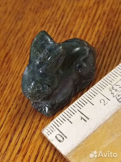 Фигурки (сувениры) зайчиков из глины и нефрита