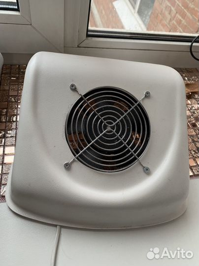 Вытяжка для маникюра и педикюра