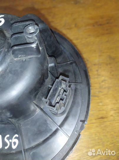 Моторчик отопителя VW Passat B6