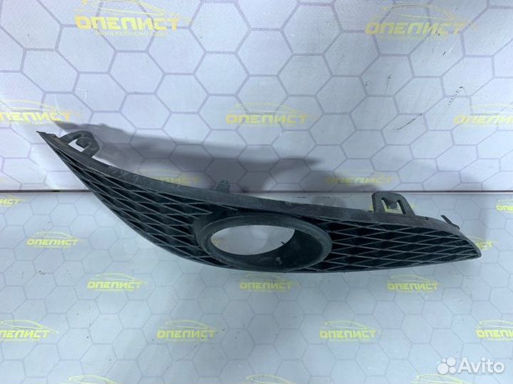 Решетка в бампер передняя правая Opel Astra H