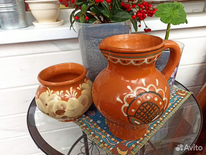 Вещи для интерьера (картина, тарелка, крынки)