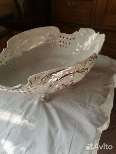 Ваза для фруктов на ножке