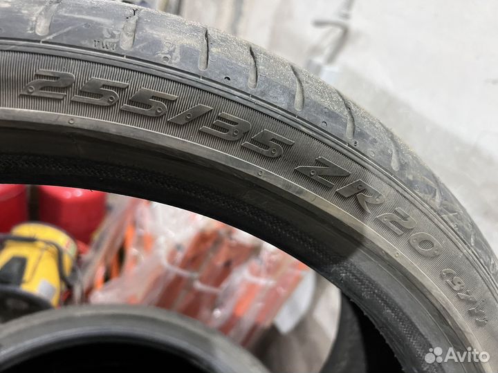 Pirelli P Zero 255/35 R20 и 285/30 R20