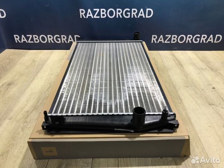 Радиатор охлаждения Toyota Rav 4 2.0 2007-2012