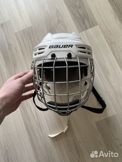 Хоккейный шлем