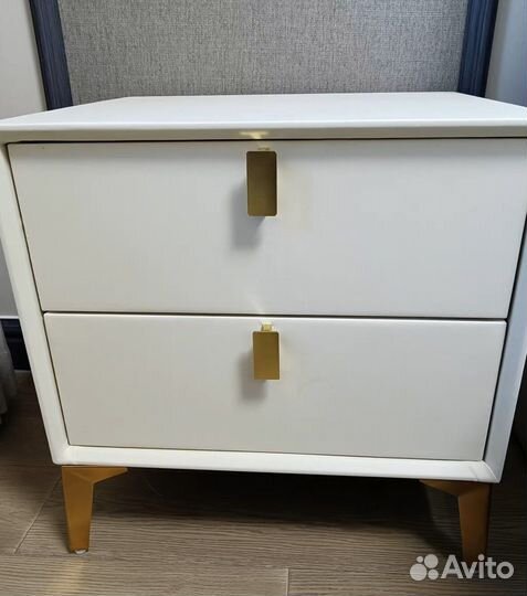 Тумба прикроватная