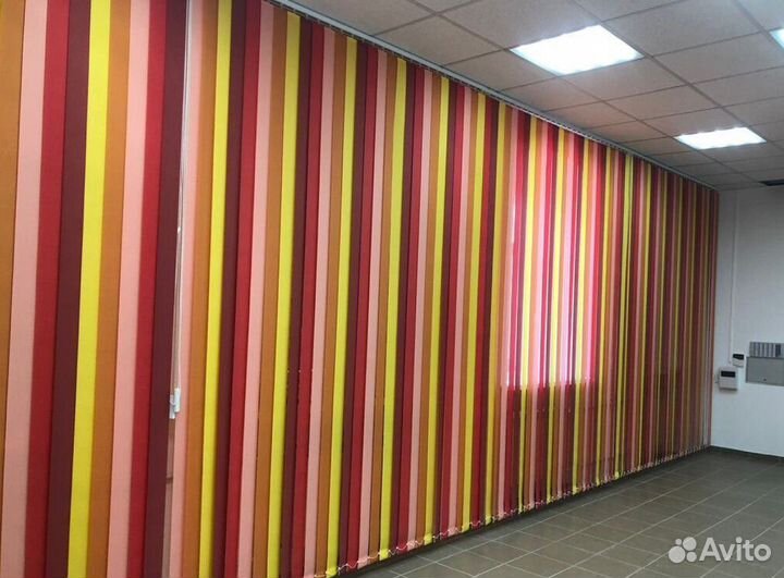 Рулонные шторы в коробе и с направляющими V5722