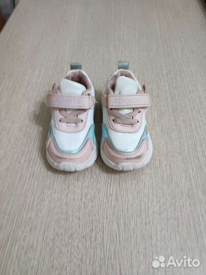 Кроссовки для девочки