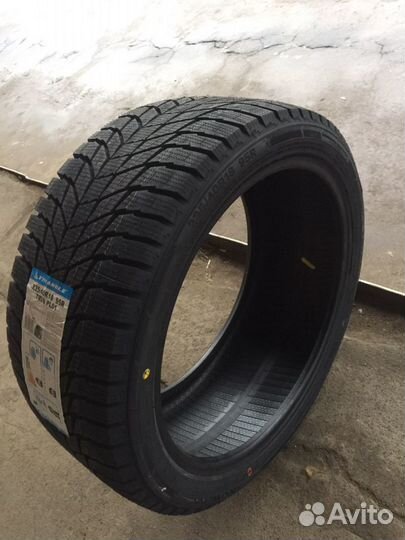 Triangle PL01 235/40 R18