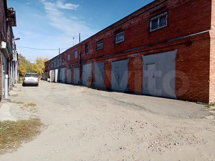 Гараж, > 30 м²