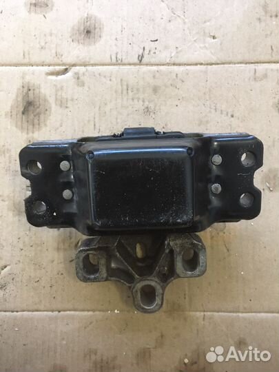 Подушка двигателя левая Audi A3 8P (3524)