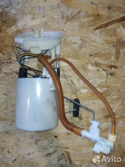 Топливный насос с датчиком уровня правый Bmw M3