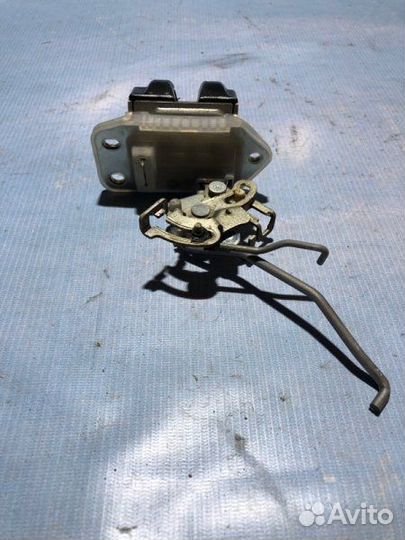 Замок багажника задний Suzuki Alto HA24V K6A