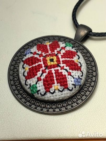 Шикарный винтажный кулон на цепочки вышивка