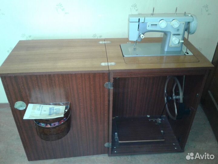 Швейная машина 