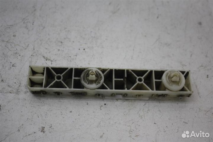 Крепеж переднего бампера правый Nissan Teana J32