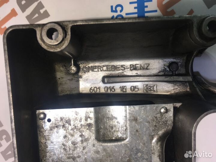 Мерседес Вито Клапанная крышка