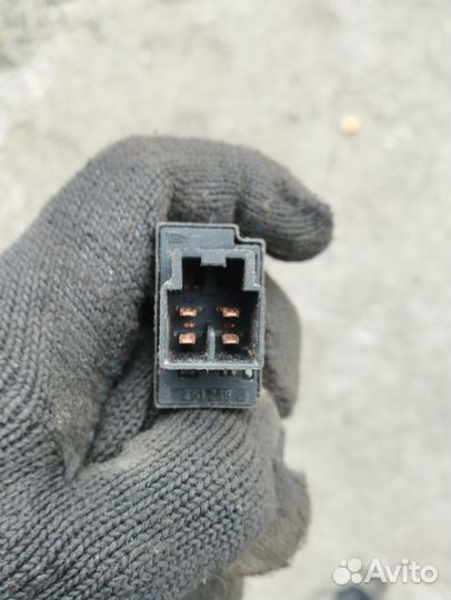 Кнопка обогрева сидений Nissan Terrano 2 Ниссан