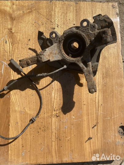 Кулак поворотный передний левый fiat Punto