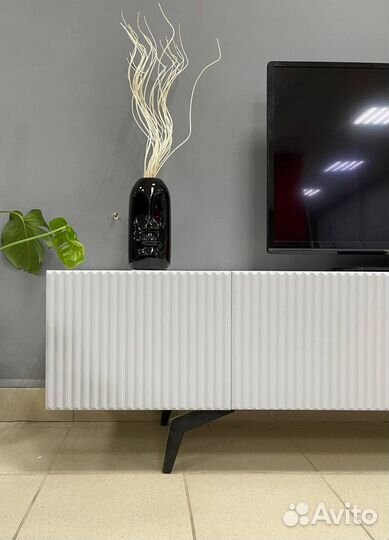 Тумба тв новая (на стойках, навесная ) от фабрики