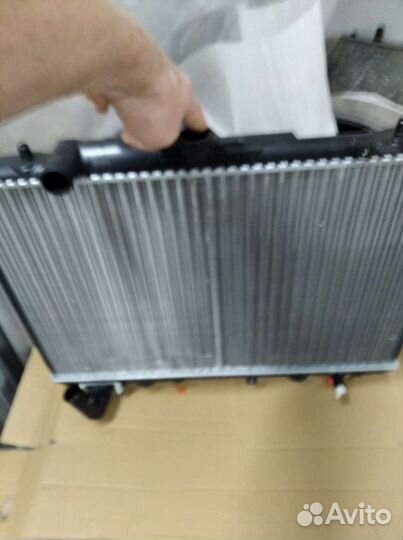 Продам радиатор охлаждения Мицубиси Паджеро спорт