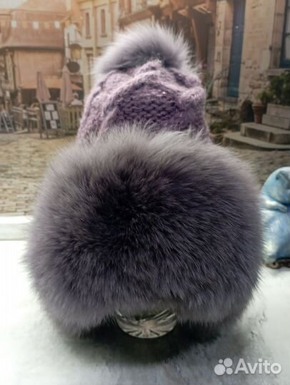 Шапка вязаная с песцом