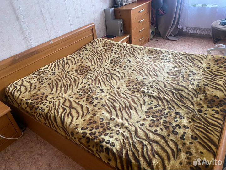 Спальный гарнитур