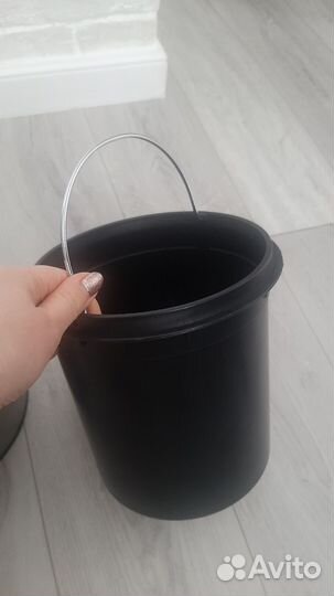 Мусорное ведро с педалью