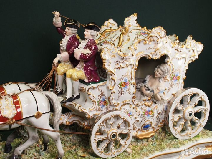Большая фарфоровая карета. Италия
