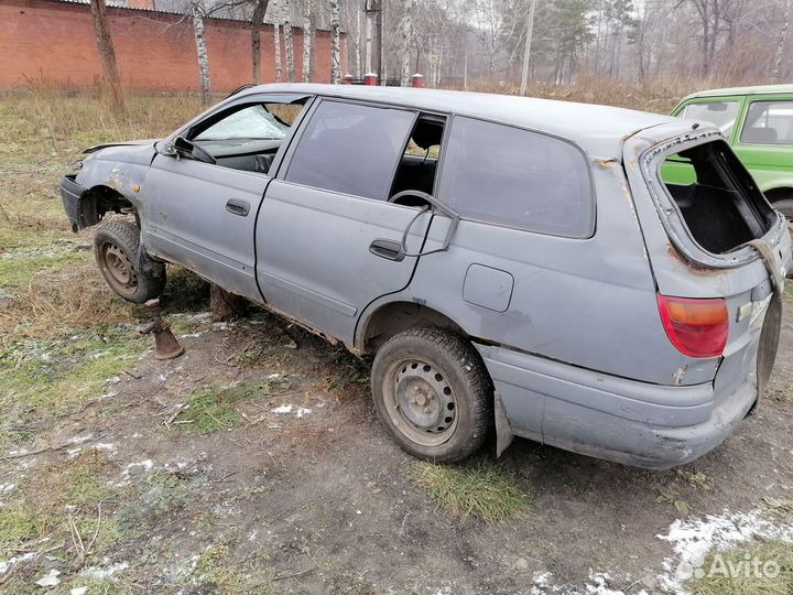 Автомобили на запчасти Toyota caldina