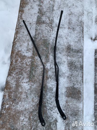 Поводок стеклоочистителя Renault Kaptur