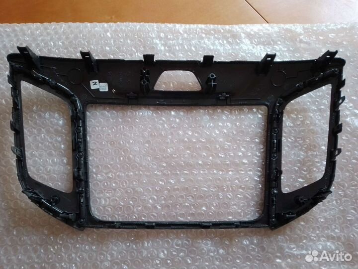 Штатная магнитола с рамкой на Hyundai Crete