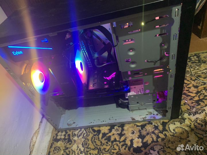 Игровой пк с монитором клавиатурой и мышью