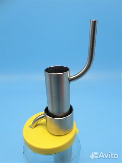 Попугай на банку с крышкой