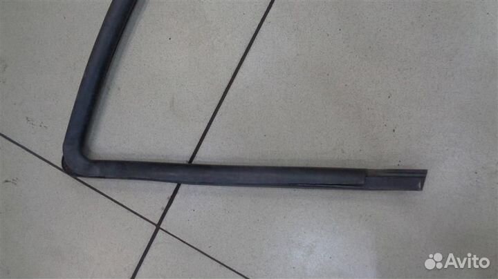 Уплотнитель стекла двери передней левой Peugeot 4