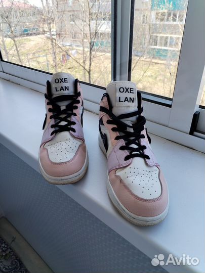 Кроссовки женские