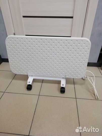 Кварцевый обогреватель с подставкой