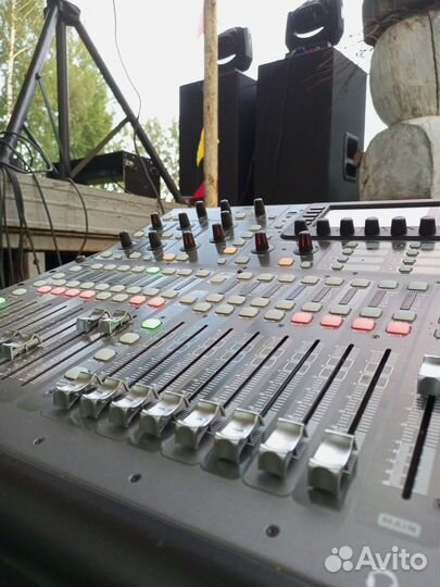 Цифровой микшерный пульт