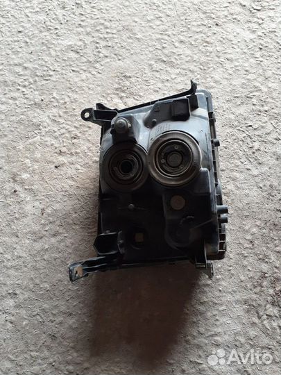 Тойота Ленд Крузер 100 фара передняя левая