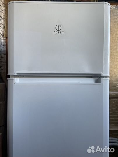 Холодильник indesit