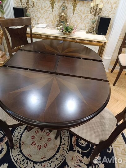 Обеденная зона со стульями