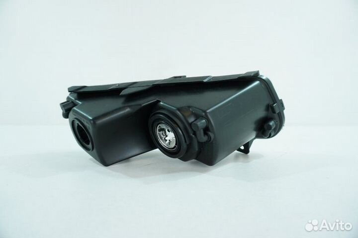 Фара противотуманная передняя левая Volkswagen