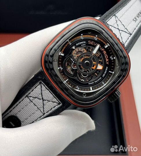 Красивые мужские наручные часы Sevenfriday