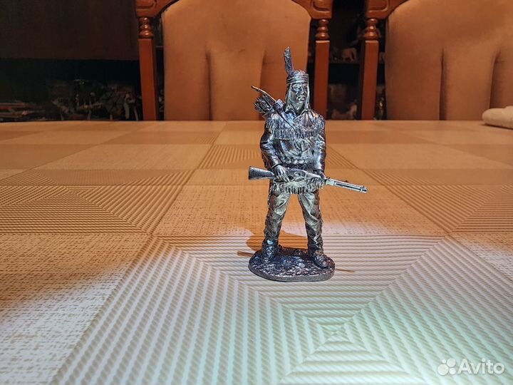 Оловянная миниатюра. Дикий запад. Апач