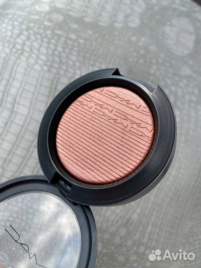 Новые кремовые персиковые румяна Mac hushed tone