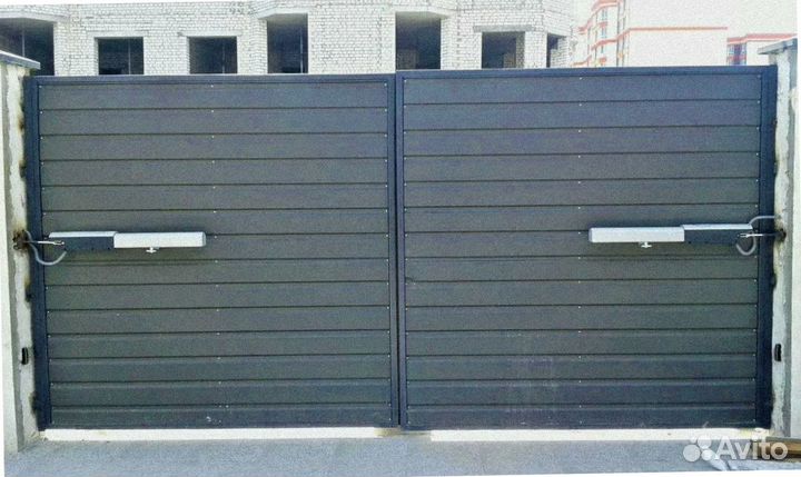 Ворота распашные в алюминиевой раме DoorHan