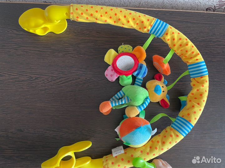 Дуга с игрушками