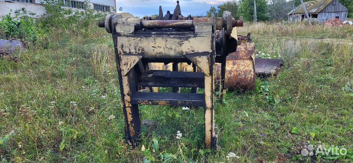 Фронтальный погрузчик на т150к